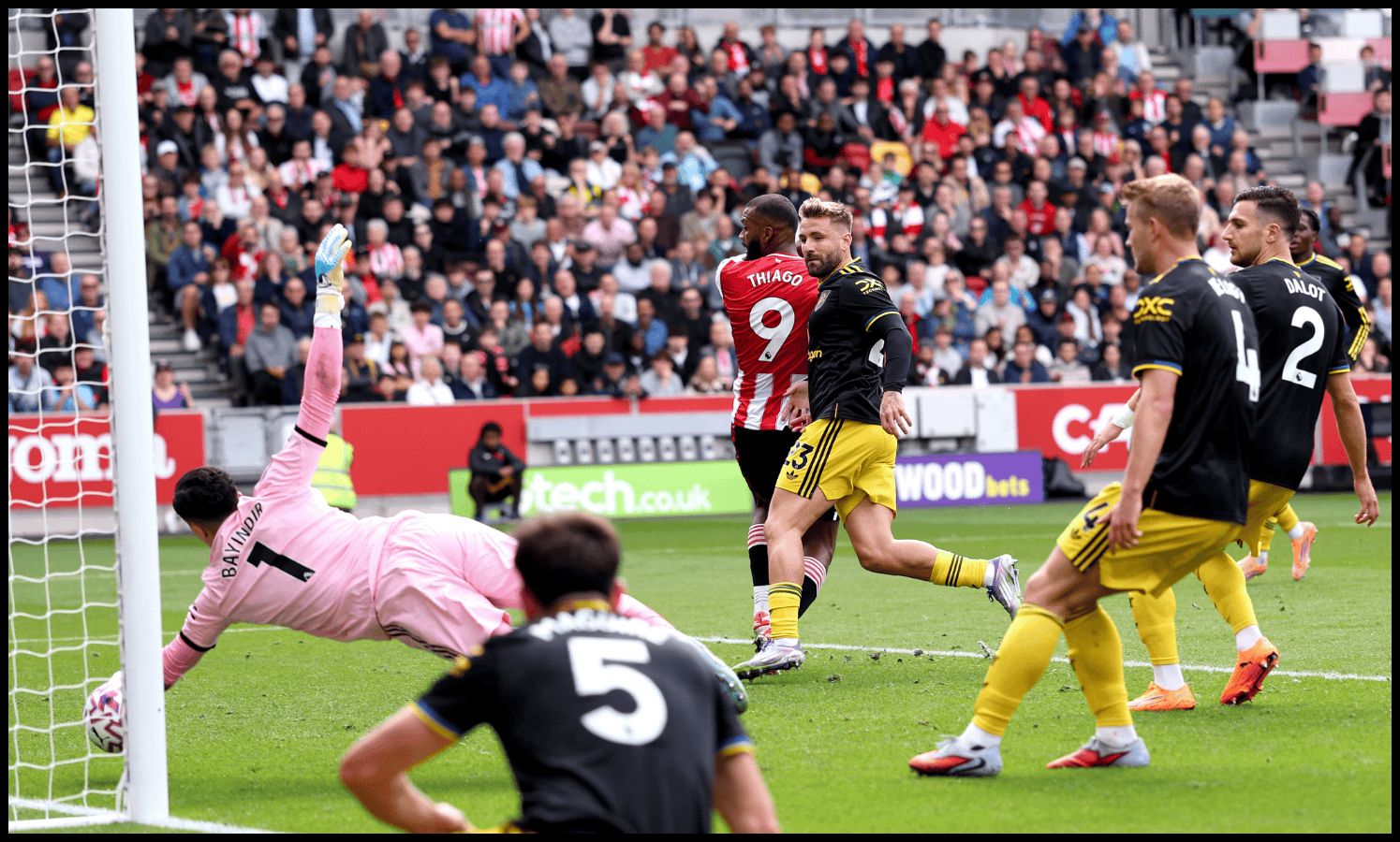 Man United players react as Igor Thiago scores his second goal.