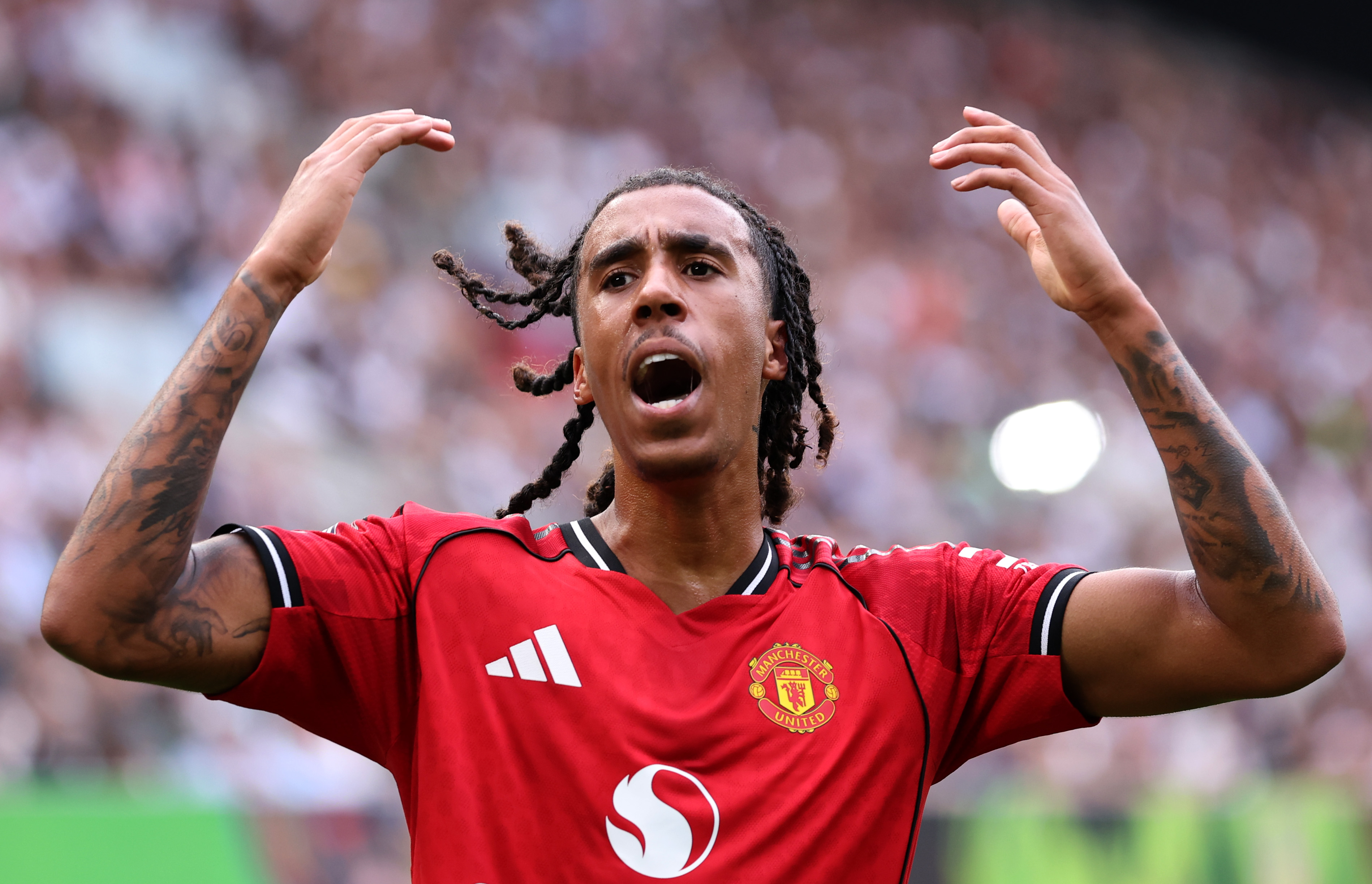 Leny Yoro rallies the Man United fans at Craven Cottage.