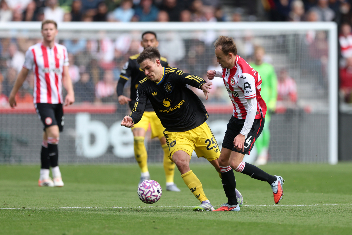Manuel Ugarte vies with Mikkel Damsgaard.