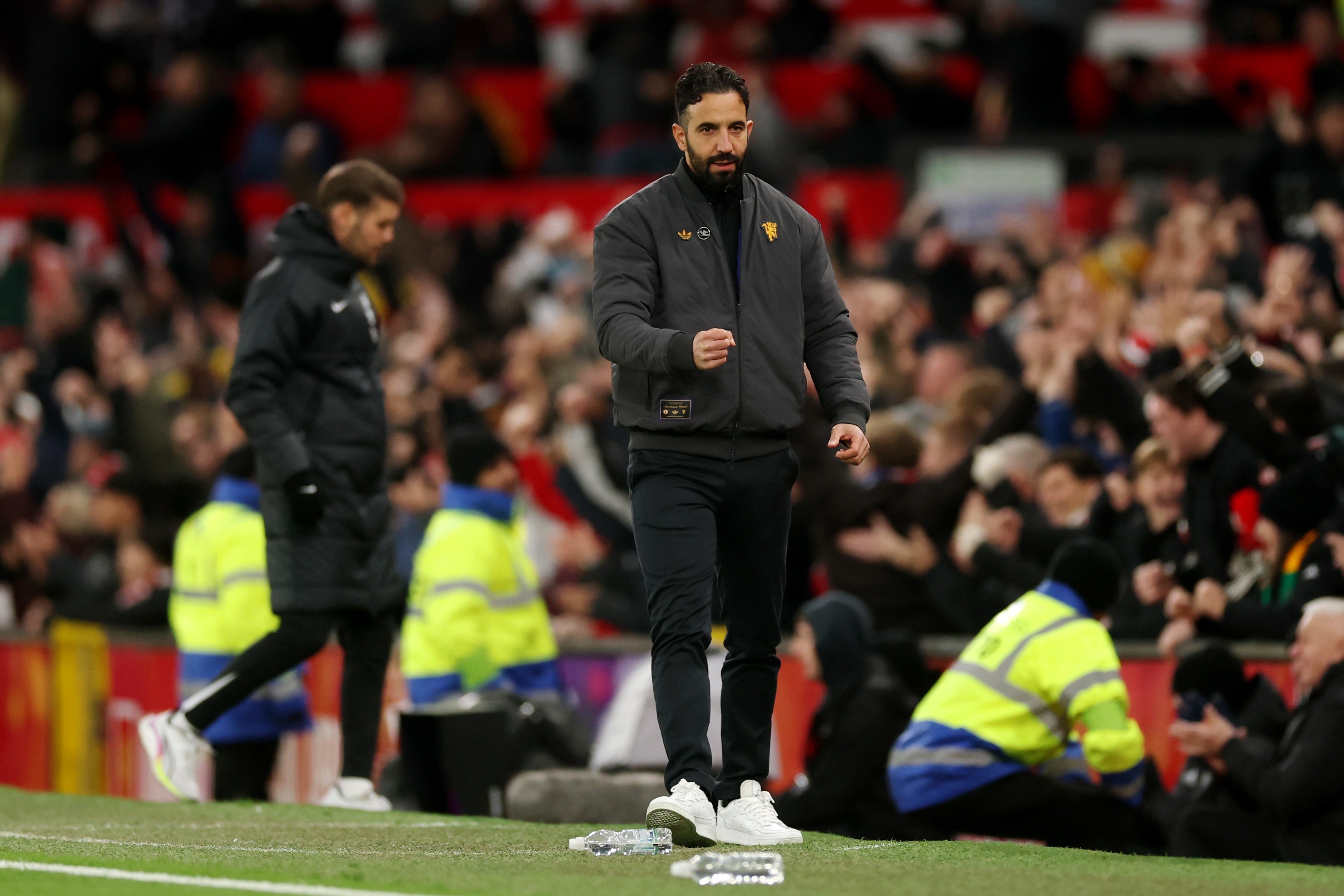 Ruben Amorim gestures during Manchester United match.