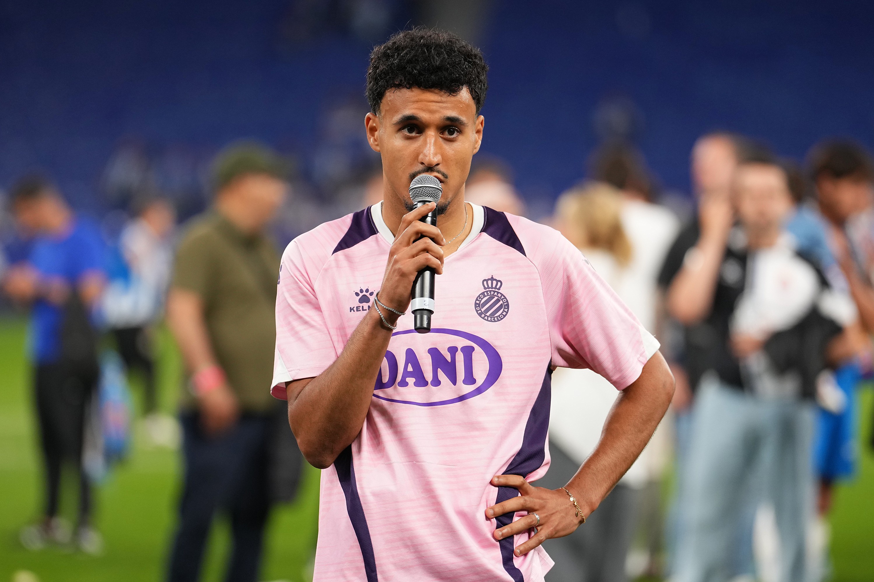 Omar El Hilali of RCD Espanyol speaks to fans following a LaLiga match