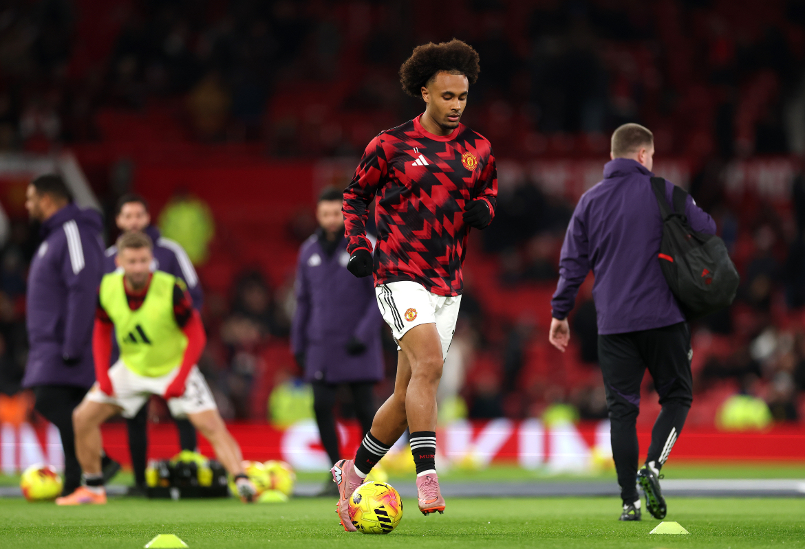Joshua Zirkzee warms up prior to kick-off at Old Trafford.