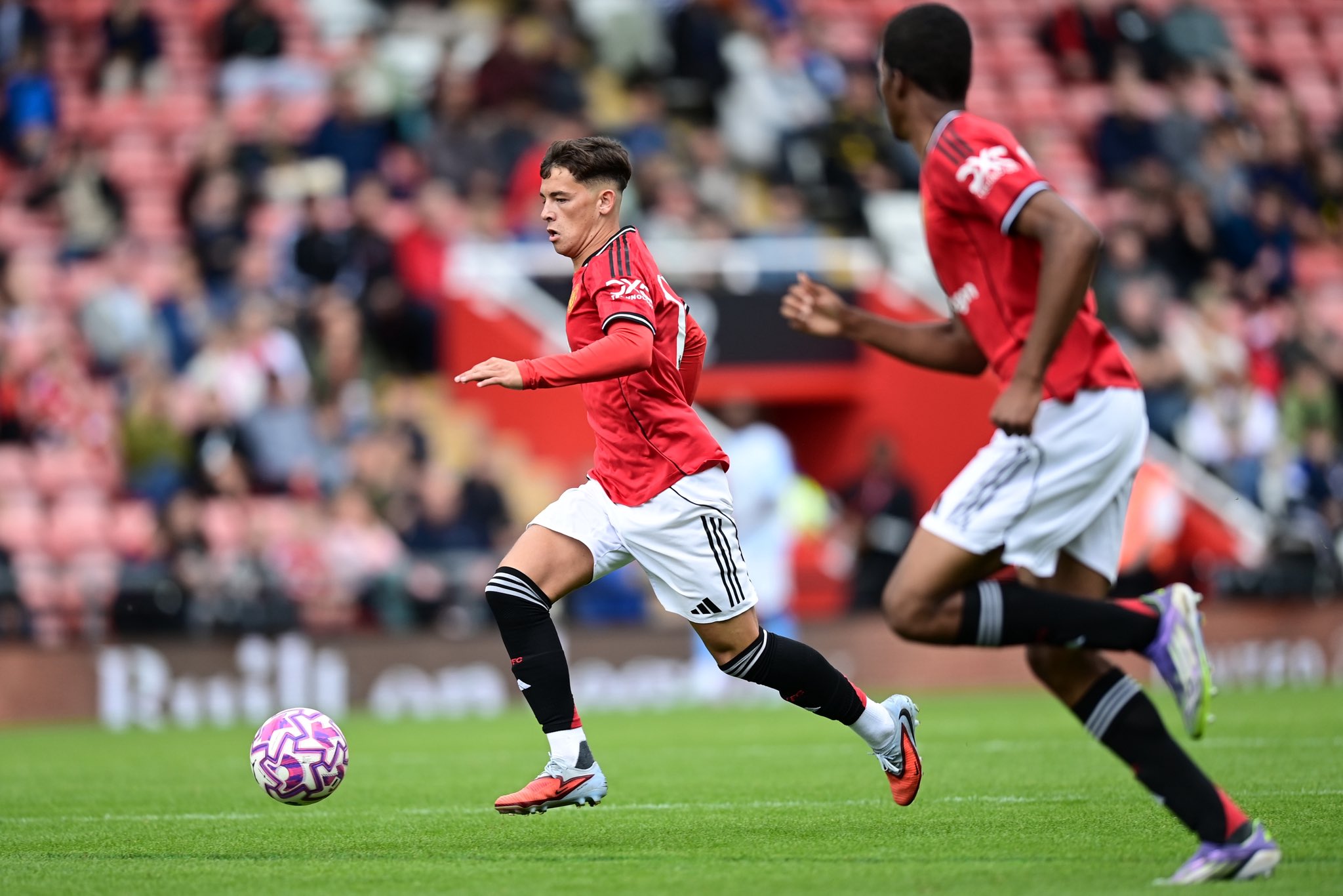 Shea Lacey in action for Man United.