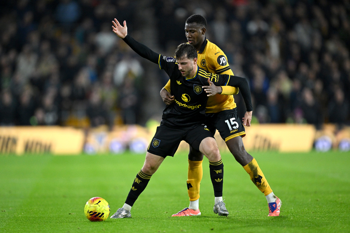 Mason Mount vies to keep the ball when under pressure.