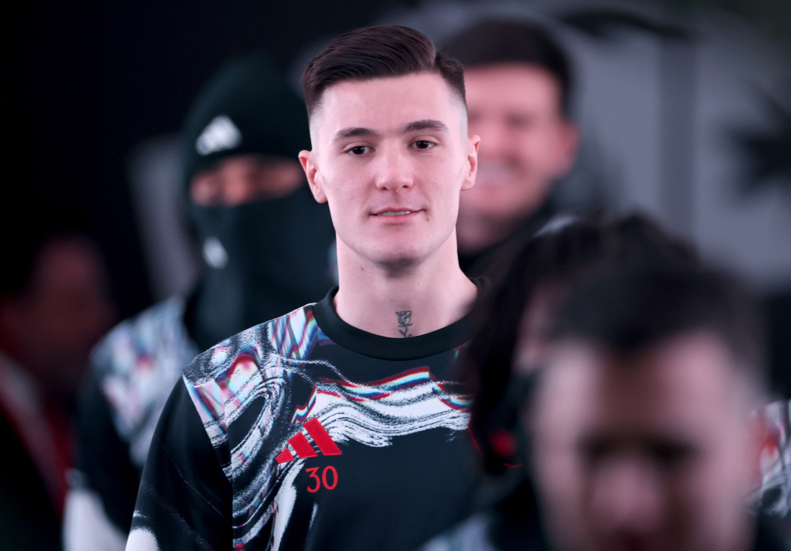 Benjamin Sesko leaves the tunnel to warm up before kick off.