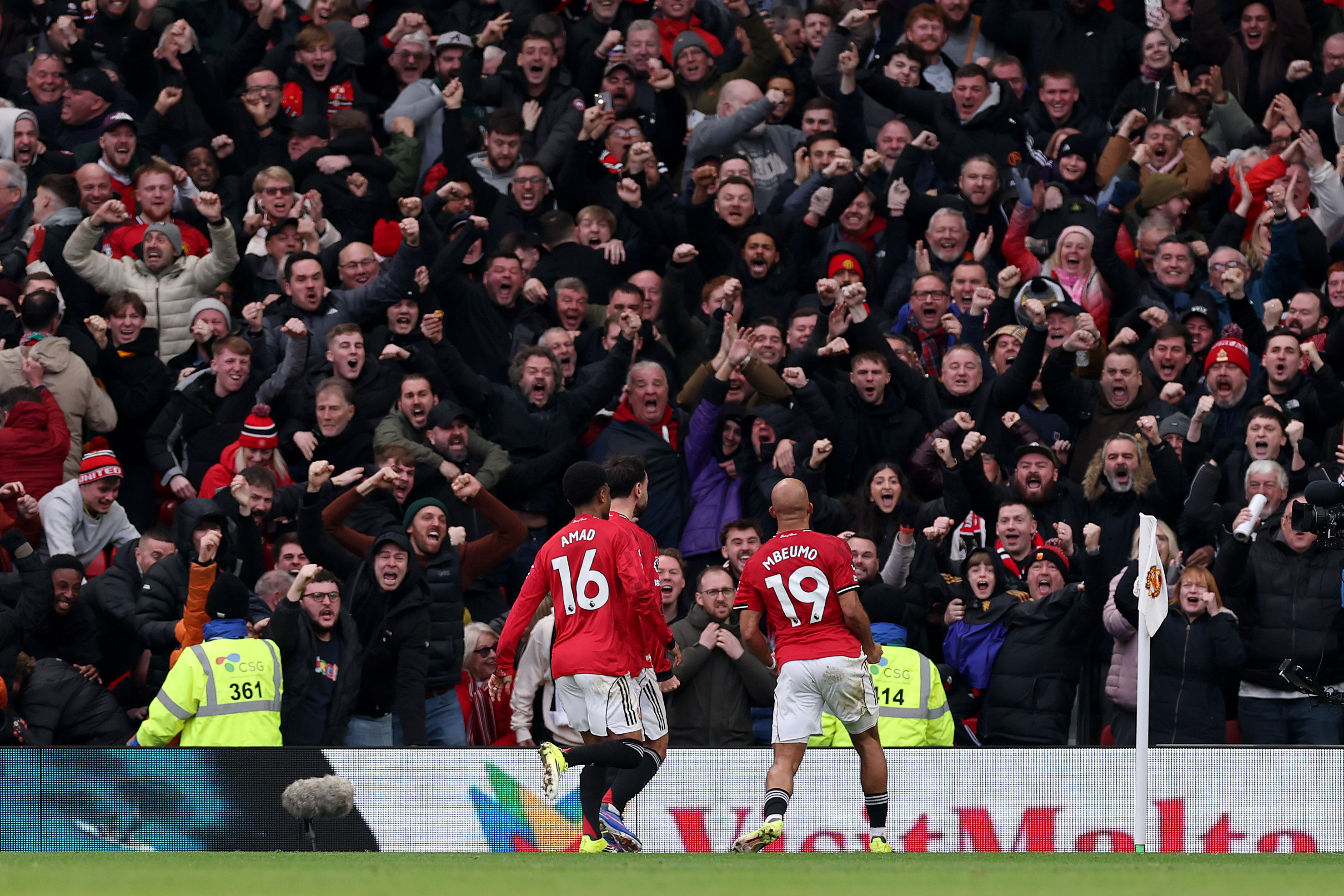 MANCHESTER, ENGLAND - JANUARY 17: Bryan Mbeumo of Manchester United celebrates scoring his team's first goal with teammates during the Premier League match between Manchester United and Manchester City at Old Trafford on January 17, 2026 in Manchester, England.