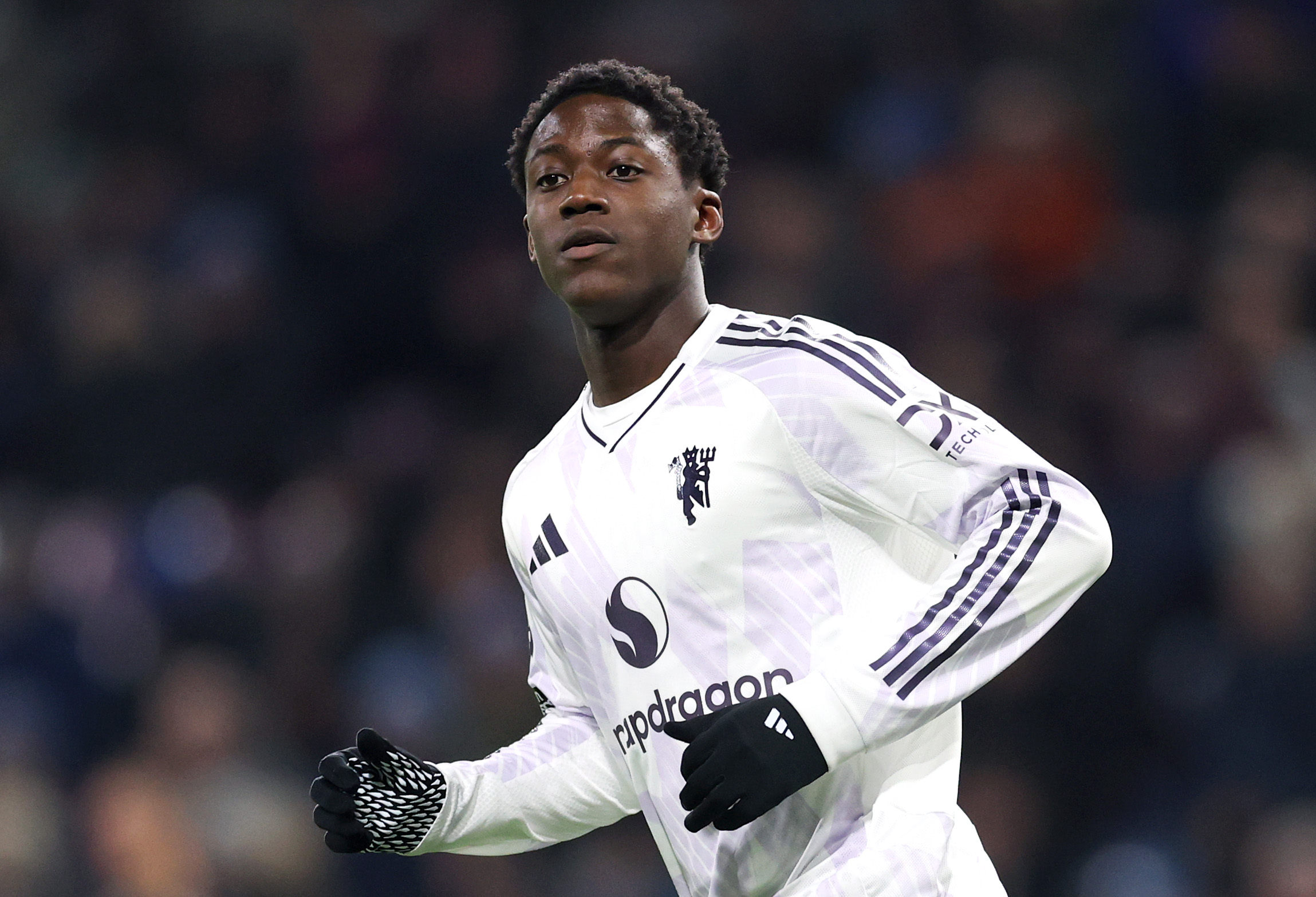 Kobbie Mainoo looks on while in action vs Burnley.