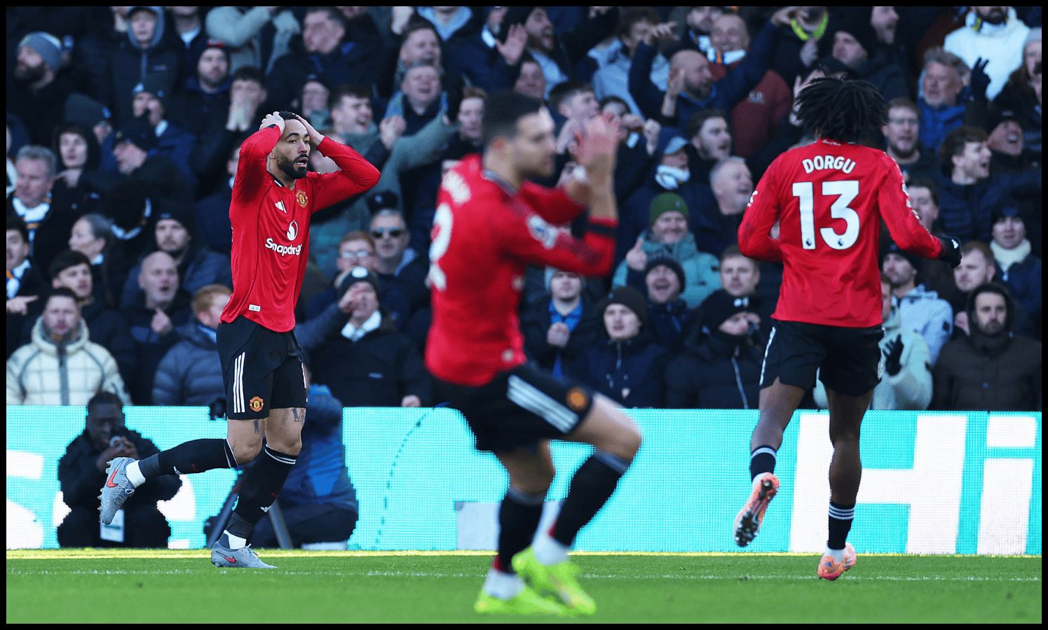 Man United players react after Matheus Cunha’s goal is disallowed.