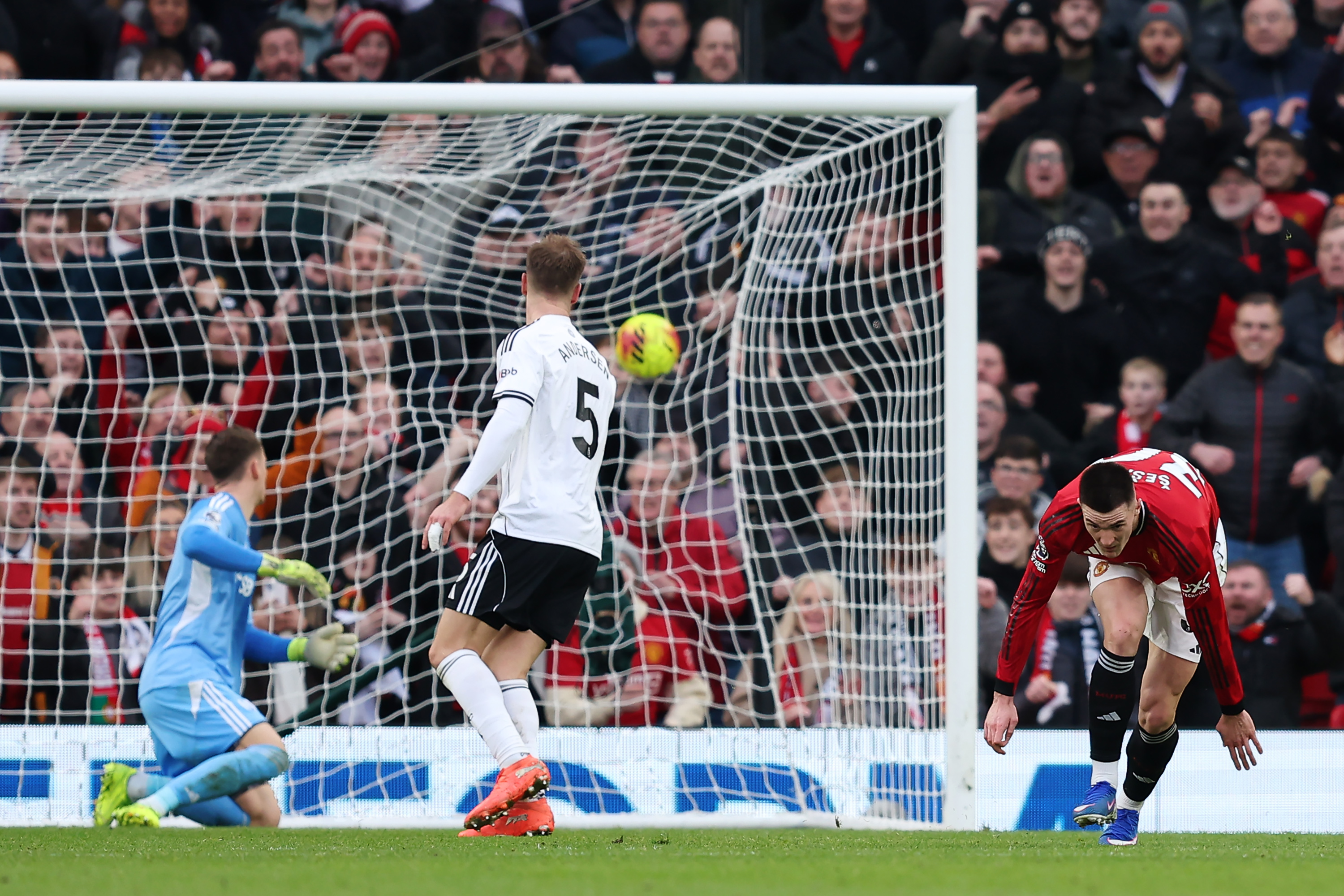 Benjamin Sesko runs to celebrate after scoring the winning goal for Man United vs Fulham. 