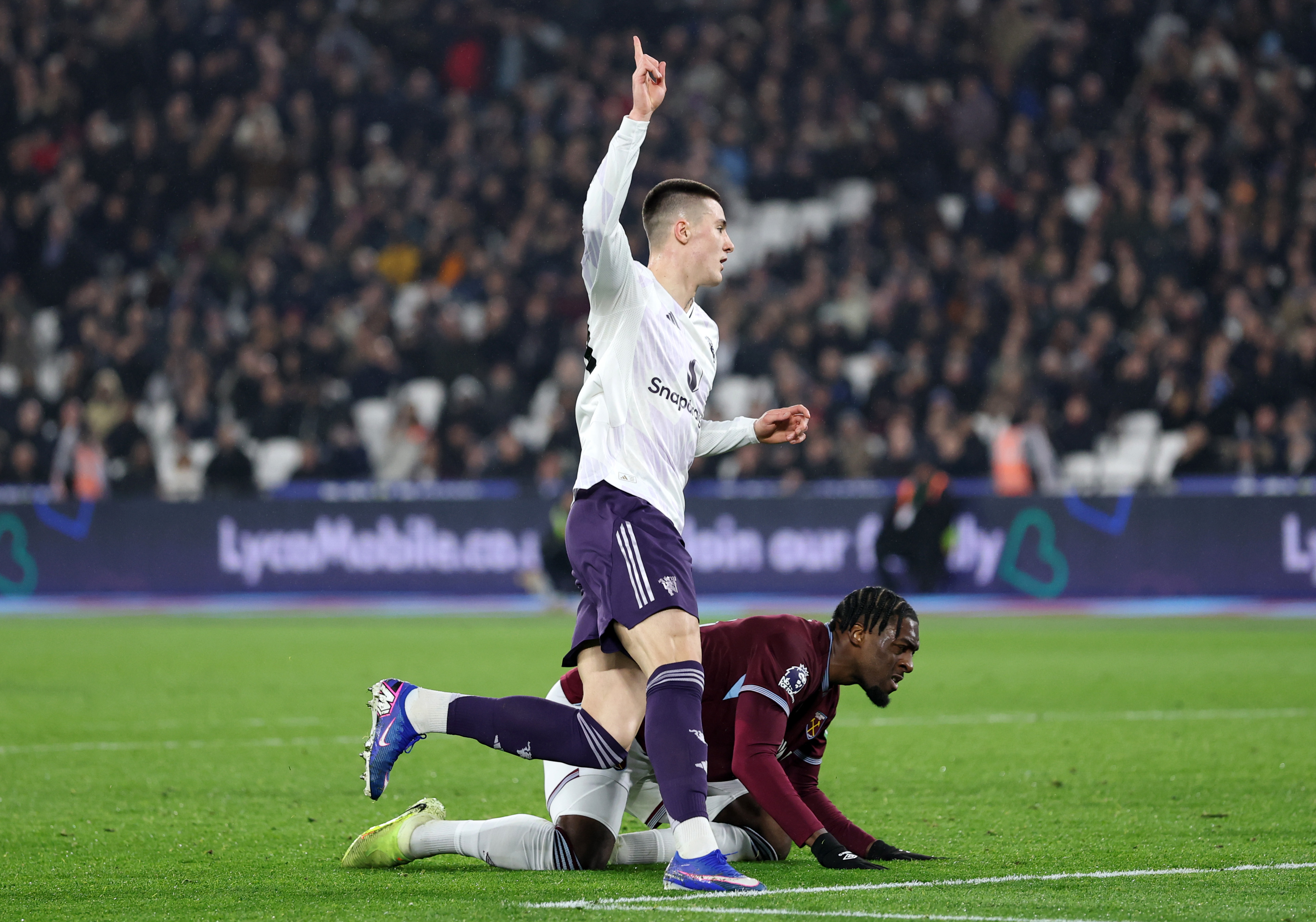 Benjamin Sesko starts to celebrate after scoring vs West Ham.