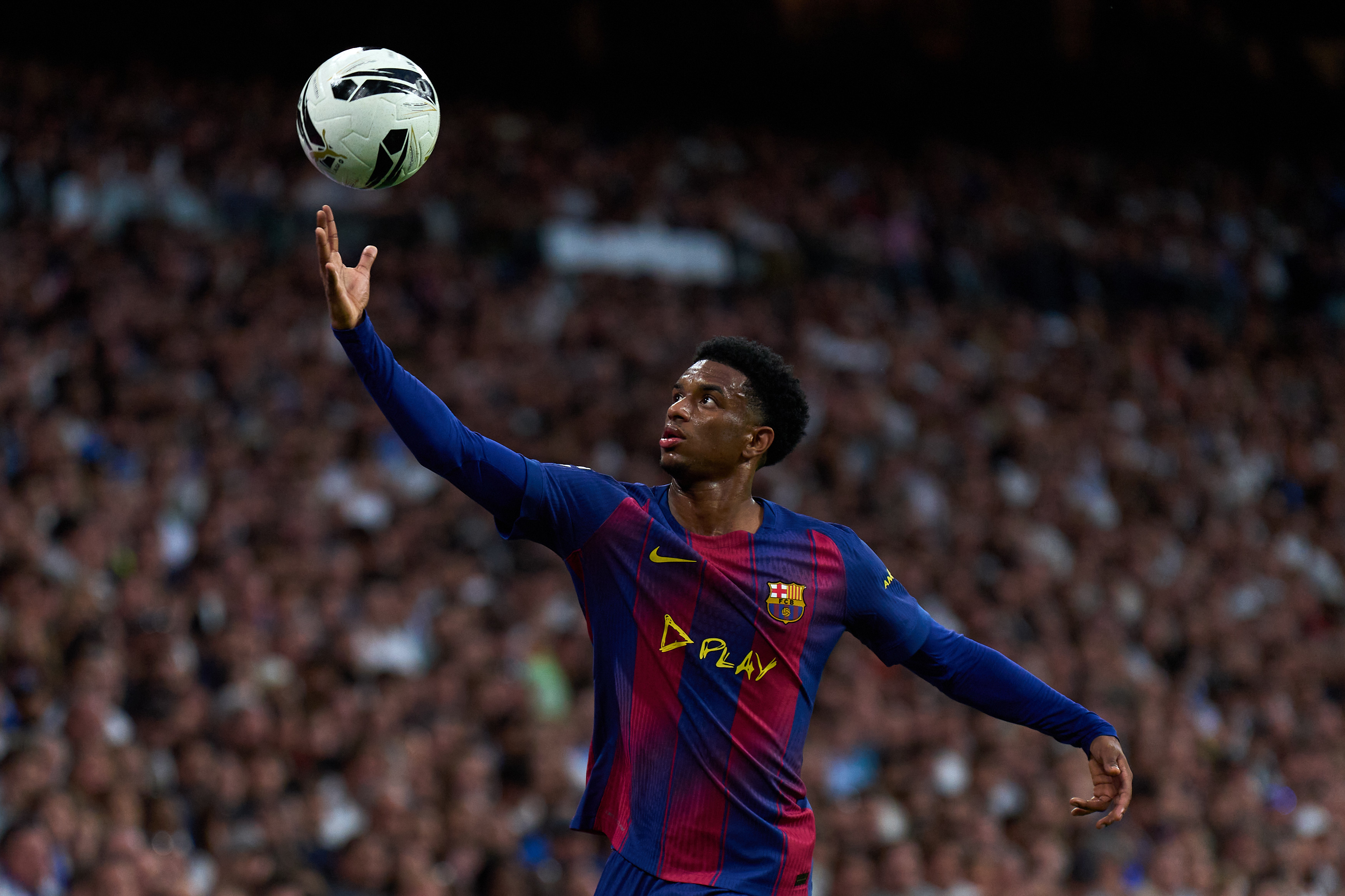 Alejandro Balde catches the ball while in action for Barcelona.