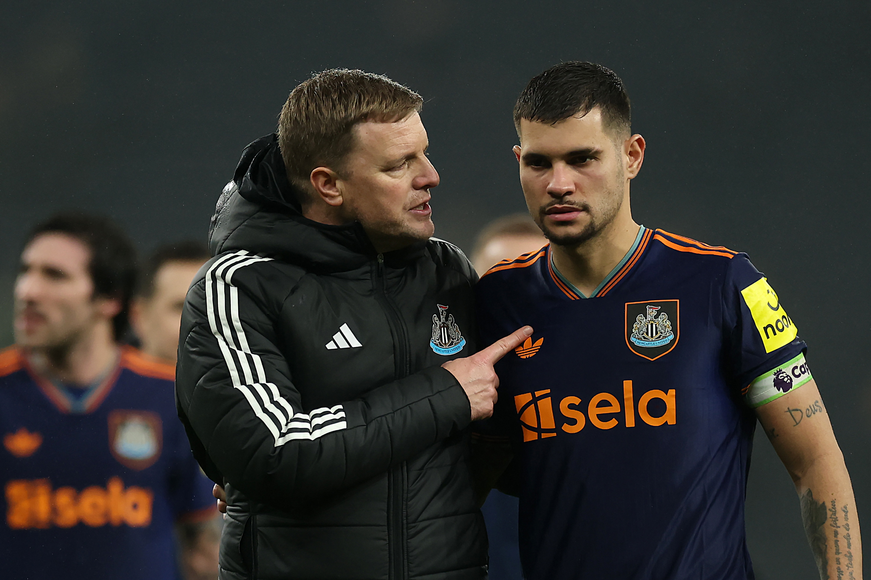 Eddie Howe chats with Bruno Guimaraes at full-time.