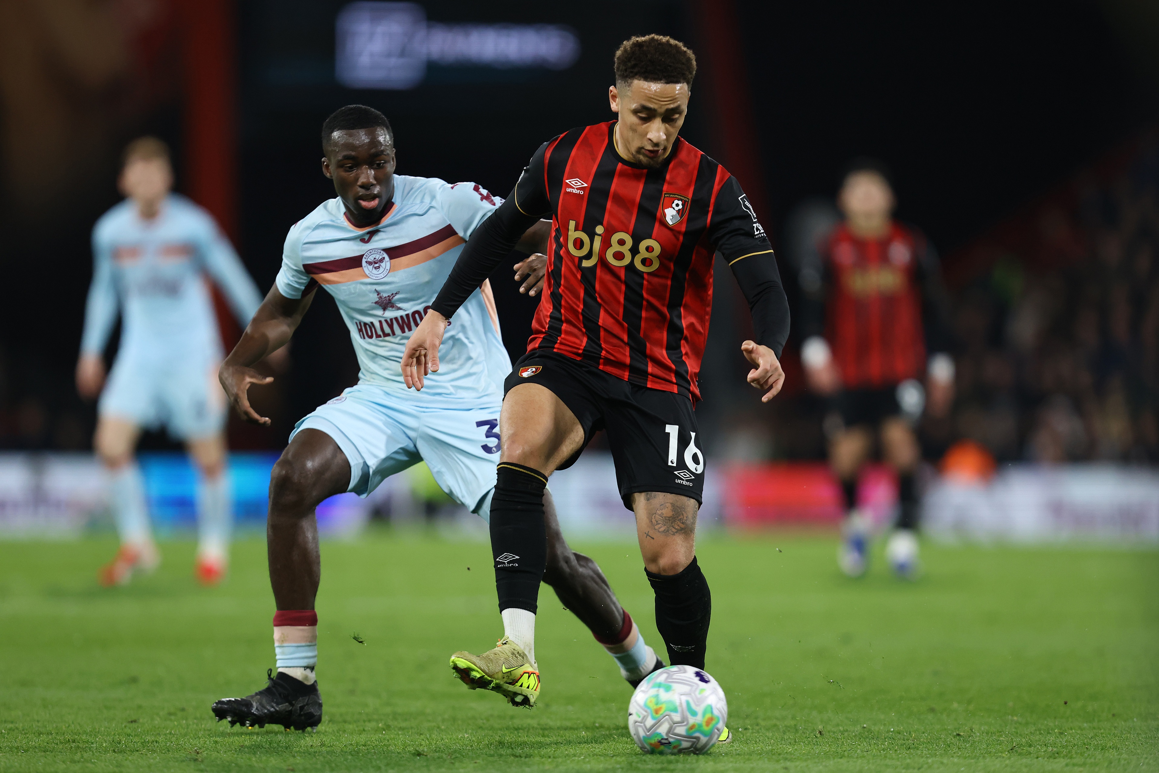 Marcus Tavernier dribbles with the ball during Bournemouth game.